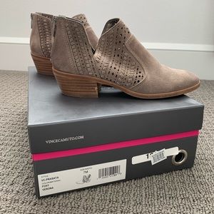 Vince Camuto Prasata Bootie - 7 New Foxy (Taupe)